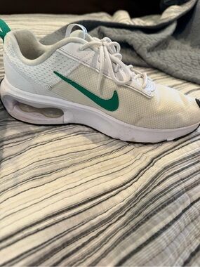 Nike Air Max White Sneaker with Green Swoosh like new .Women 7.5